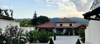 Luxurious Villa With Stunning Views in Strumyani