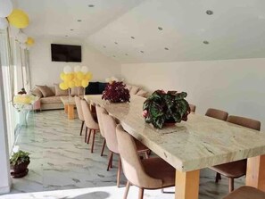 Dining - House Sleeps 14 With Pool and Parking (Strumyani)