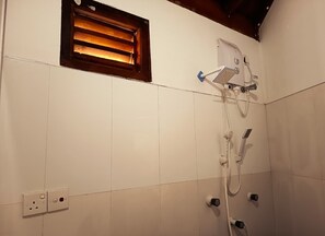 Bathroom - Clear Beach Arugambay Your Beachfront Paradise & Relax,Dine & Stay by the Sea (Arugambay)