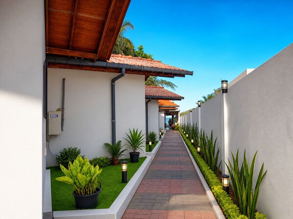 Property grounds - Clear Beach Arugambay Your Beachfront Paradise & Relax,Dine & Stay by the Sea (Arugambay)