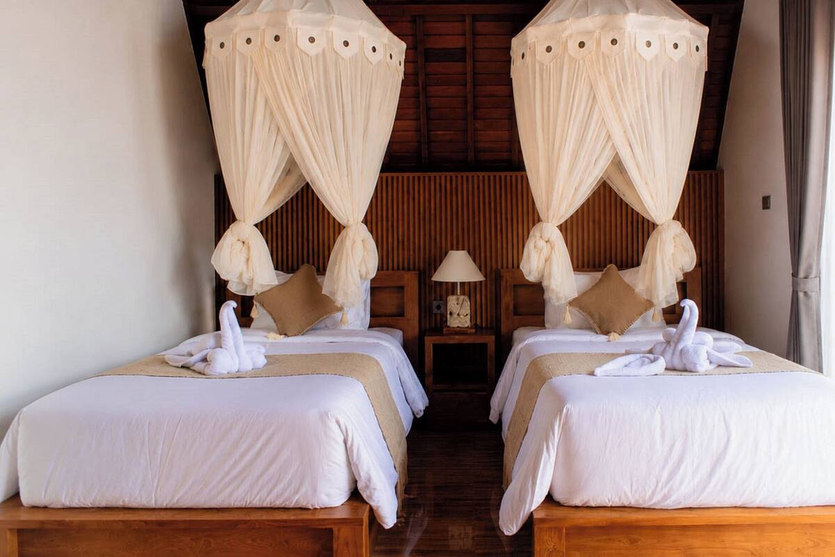 Ropa de cama de alta calidad y escritorio 