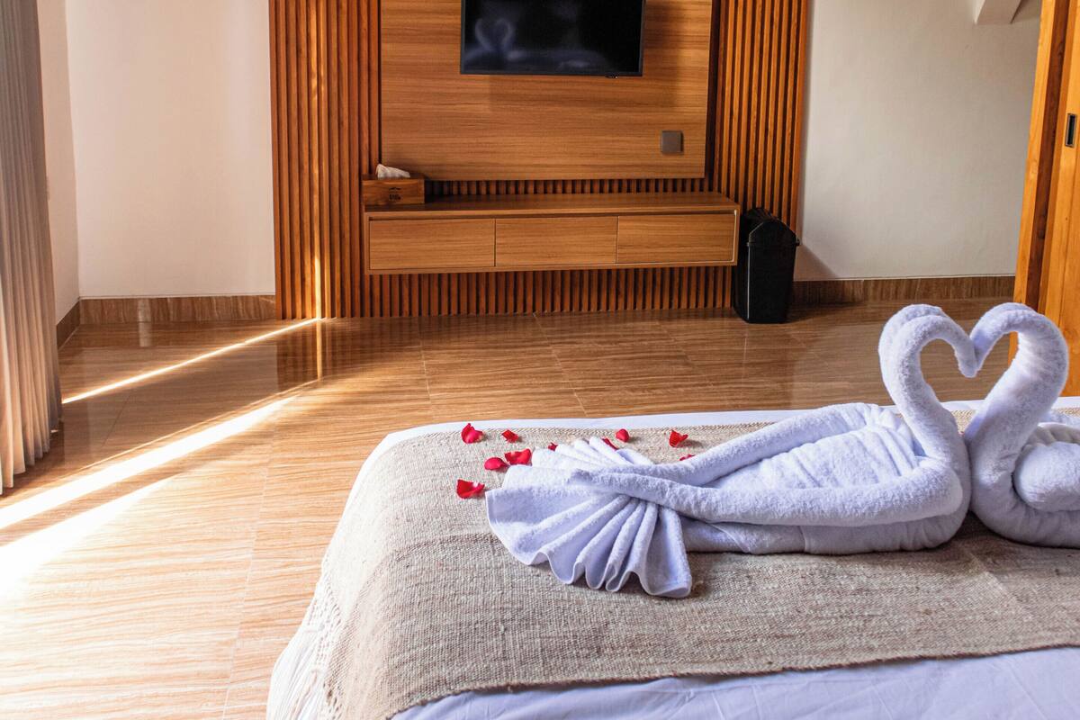 Ropa de cama de alta calidad y escritorio 