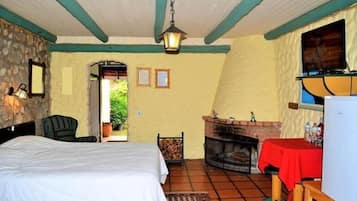 Double Room, Balcony, Garden View | WiFi (free)