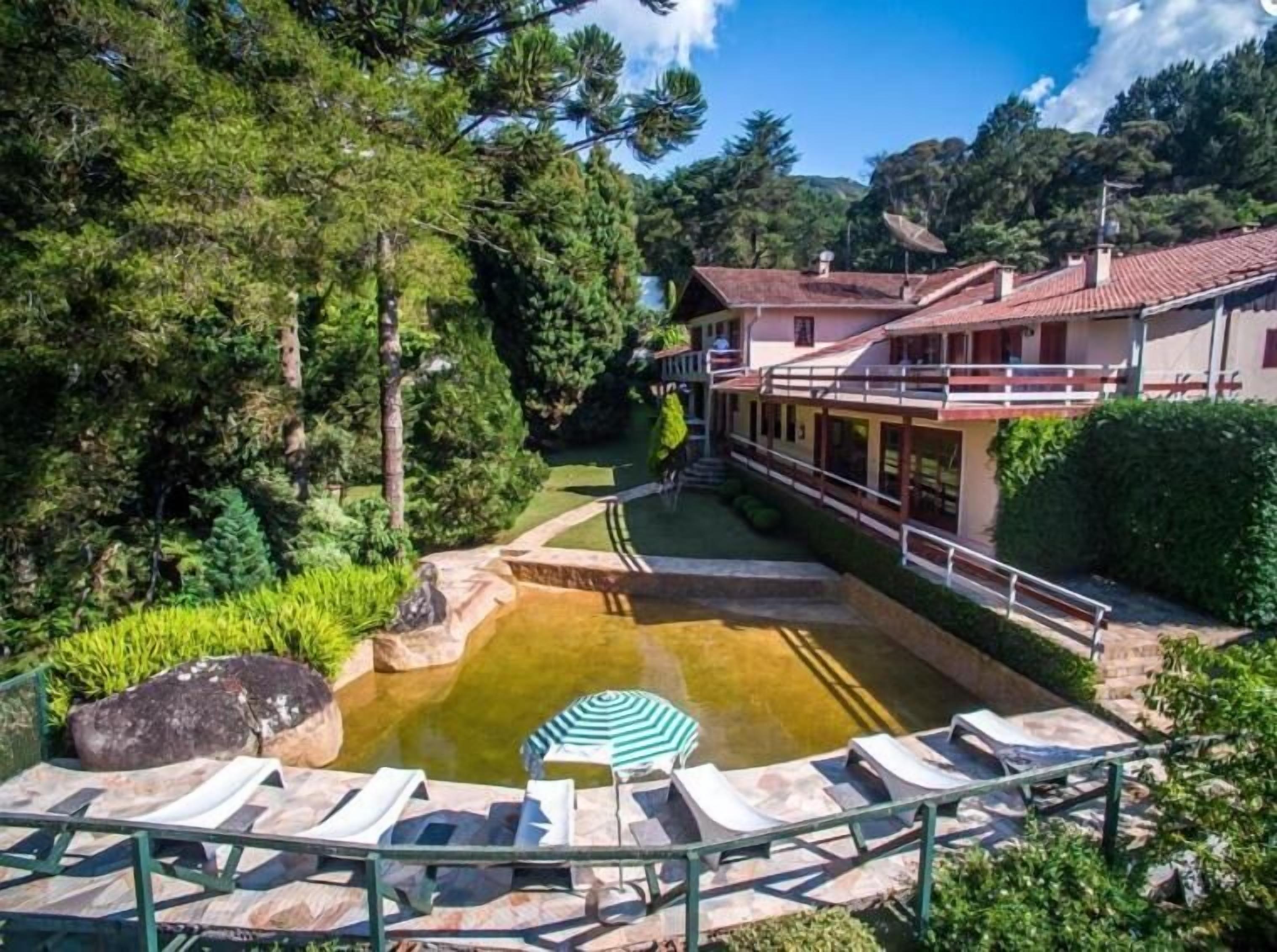 Piscina externa sazonal