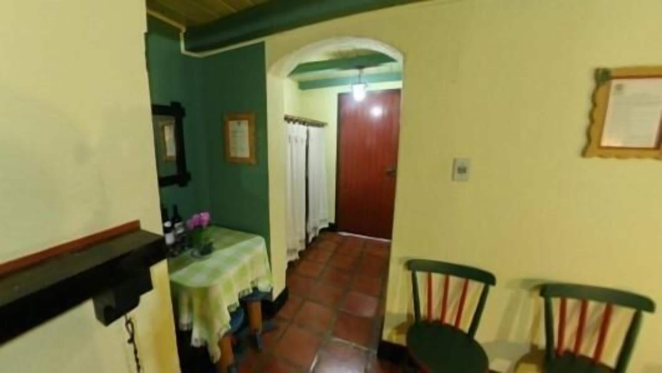 Quarto casal, sacada, vista para o jardim | Opções para refeição