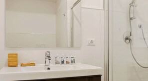 Apartment | Badezimmer | Haartrockner, Handtücher, Shampoo