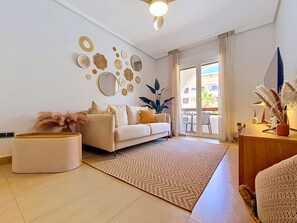 TV - Stylish Apartment with Balcony & Pool View (Los Alcazares)