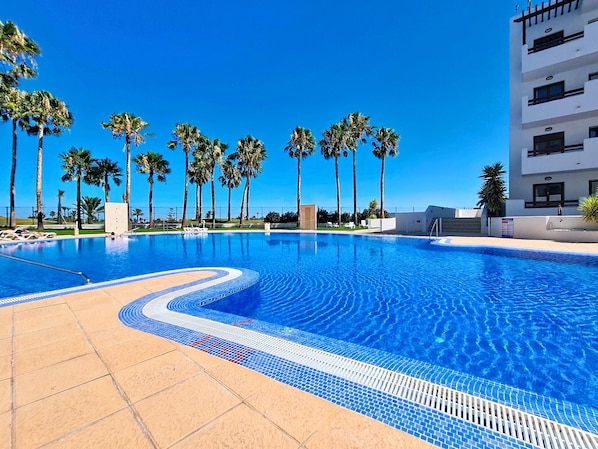 Pool - Stylish Apartment with Balcony & Pool View (Los Alcazares)