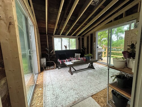 1850s Farmhouse in Walkable Village of North Bennington - Waterfall Views