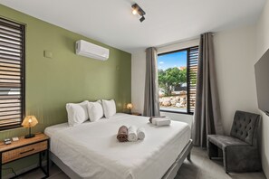 Ferros/tábuas de passar roupa, acesso à internet, roupa de cama