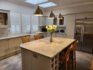 Fridge, microwave, oven, stovetop - Finlas View (Auchendennan) - sleeps 10 guests in 4 bedrooms (Arden)