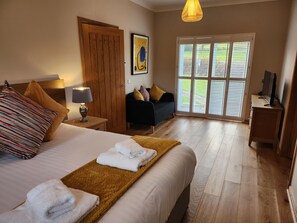 Iron/ironing board, WiFi (free), bed sheets - Finlas View (Auchendennan) - sleeps 10 guests in 4 bedrooms (Arden)