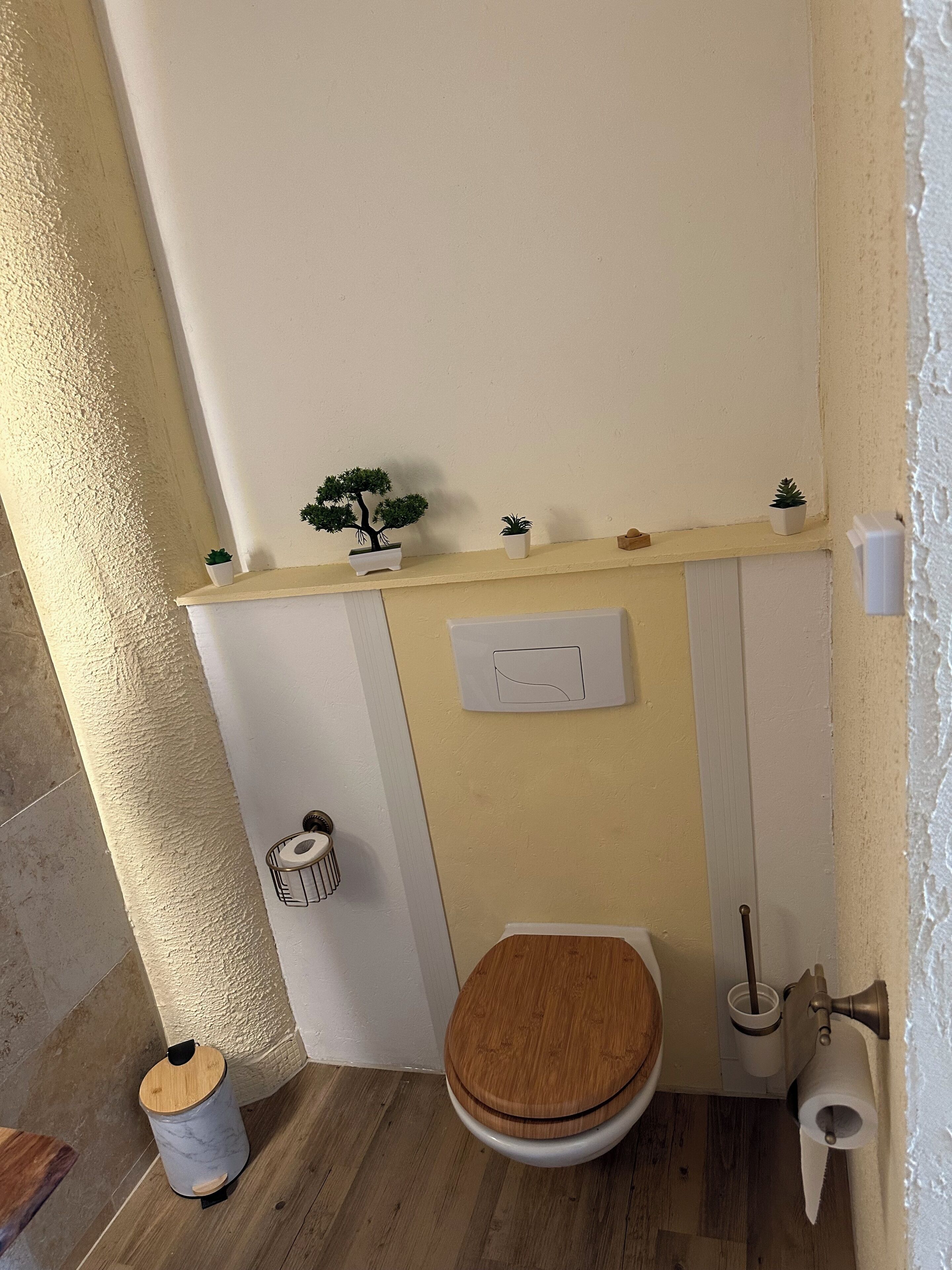 Douche, articles de toilette gratuits, serviettes fournies, savon
