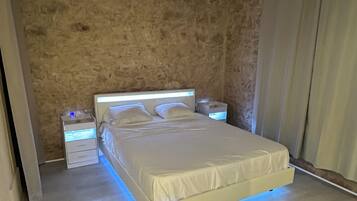 Double Room, 2 Queen Beds | Free WiFi