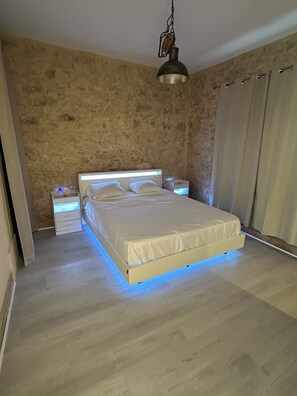 Chambre Double, 2 grands lits | Wi-Fi gratuit