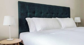 Apartment | Laptopgeeigneter Arbeitsplatz, Bügeleisen/Bügelbrett, Bettwäsche