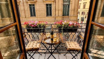 Deluxe Room, City View | Property grounds