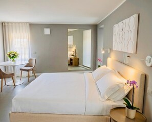 Deluxe Quadruple Room | In-room safe, desk, blackout drapes, free WiFi - DISìO DIMORA DI CHARME (Palermo)