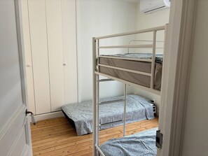 Desk, iron/ironing board, free WiFi, bed sheets - Vrbo Property (Paris)