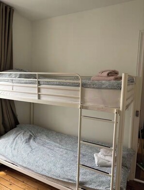 Desk, iron/ironing board, free WiFi, bed sheets - Bright, fully equipped apartment with air conditioning—Paris 14th arrondissement. (Paris)