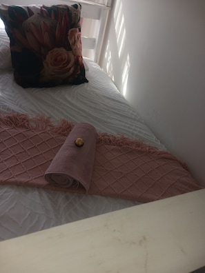 Room, 1 Bedroom, Smoking - Room-cozy Guest Room With Private Facili (Johannesburg)