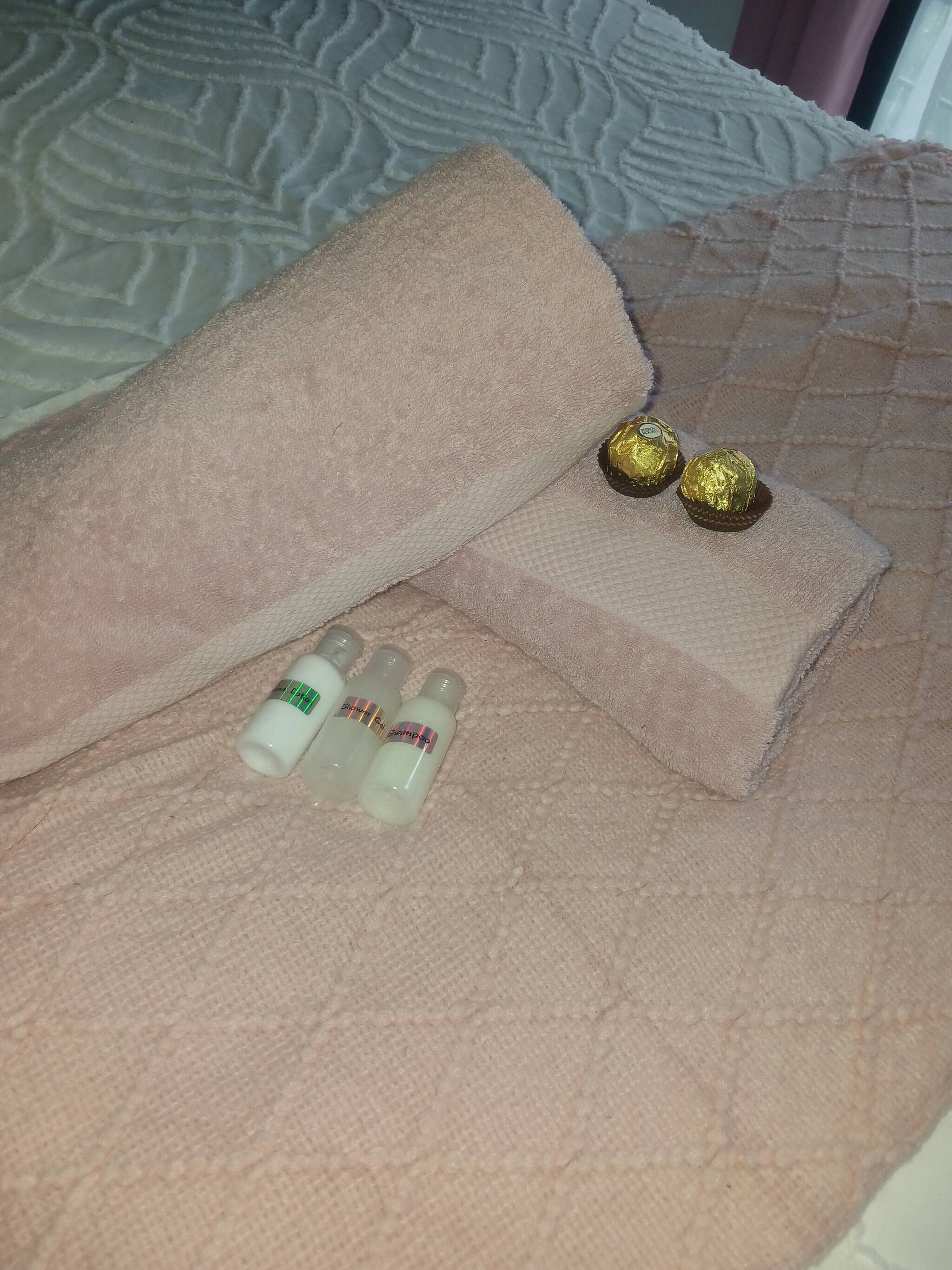 Room, 1 Bedroom, Smoking | Bathroom amenities