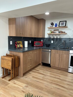 Private kitchen - Judkins Park Gem 1 bd Guest Apartment! Quick walk from light rail (Seattle)