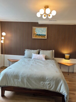 WiFi, bed sheets - Judkins Park Gem 1 bd Guest Apartment! Quick walk from light rail (Seattle)