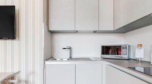 Apartment | Eigene Küche | Wasserkocher mit Kaffee-/Teezubehör, Kühlschrank, Mikrowelle, Ofen