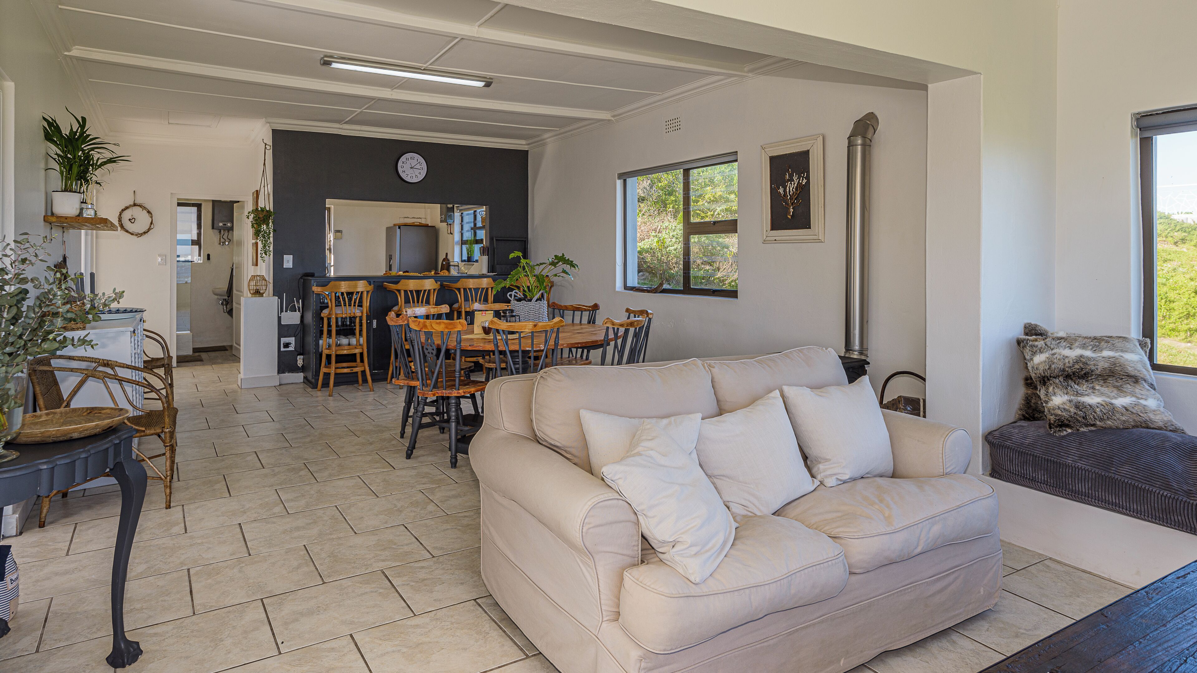 Rustic 3 Bedroom Beach Cottage, Perfect For A Peaceful Getaway. - Gansbaai