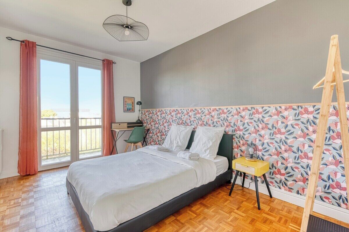 4 bedrooms, iron/ironing board, travel crib, WiFi (free)