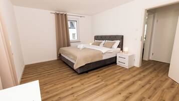 2 bedrooms, desk, free WiFi, bed sheets
