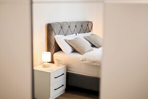 Desk, free WiFi, bed sheets - Vrbo Property (Fellbach)