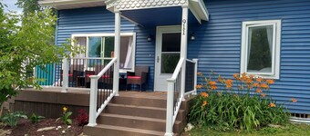 Charming, updated 3-bdrm house w/view of Lake Ontario- Waterport/ Sunset Beach