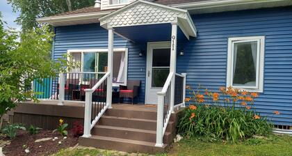 Charming, updated 3-bdrm house w/view of Lake Ontario- Waterport/ Sunset Beach