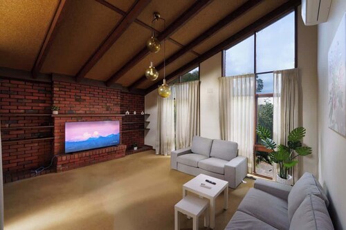 Entire Cozy 4 Bedroom House Surrey Hills