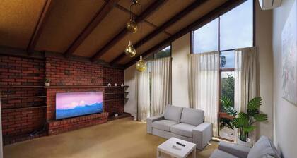 Entire Cozy 4 Bedroom House Surrey Hills
