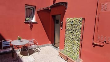 Deluxe Studio | Outdoor dining