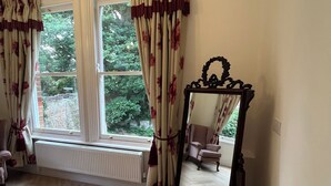 A room with two windows, a radiator, a mirror, and a chair. - O Romeo Suite at Elmwood House (Nottingham)