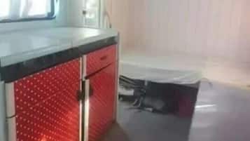 3 bedrooms, bed sheets