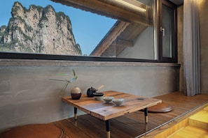 Loft familiar, se aceptan mascotas, vista a la colina | Interior