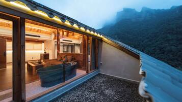 Luxury-Suite, eigenes Bad, Bergblick | Terrasse/Patio