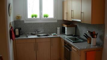 Fridge, microwave, oven, dishwasher