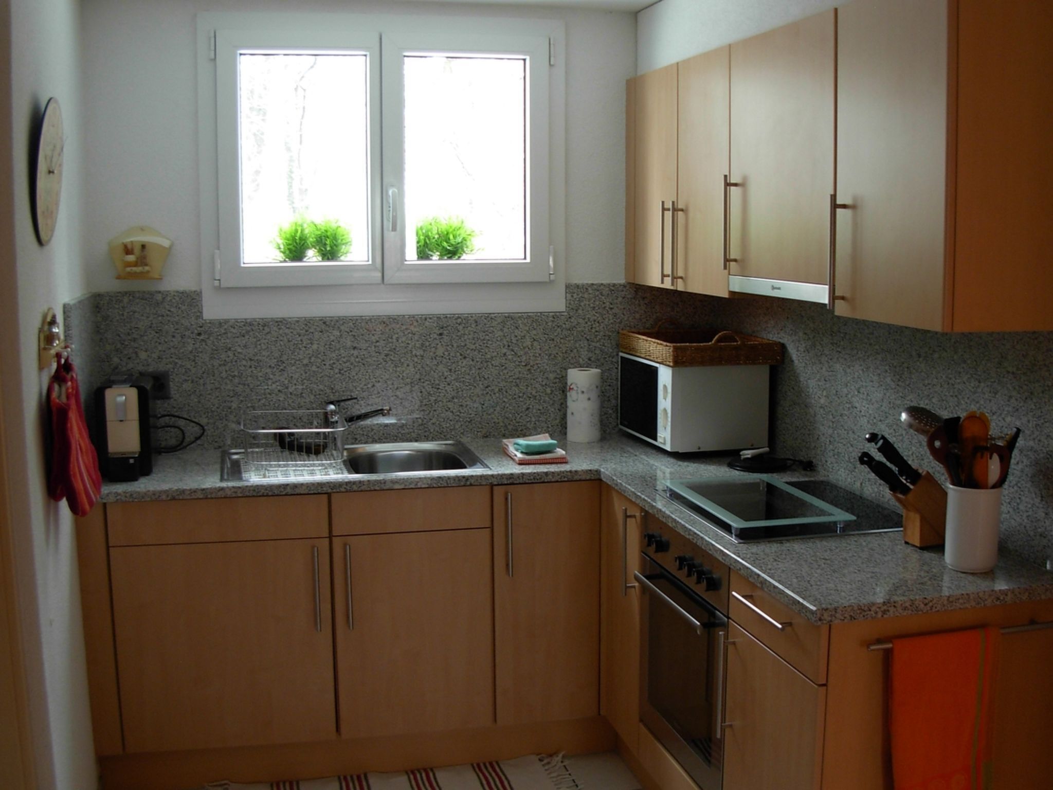Kühlschrank, Mikrowelle, Ofen, Geschirrspüler