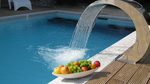 حمام سباحة