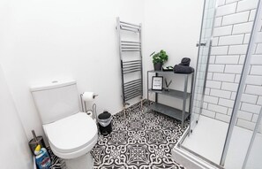 Hair dryer, soap - Perfect 2-bedroom home near Leeds City Centre for your stay (Leeds)