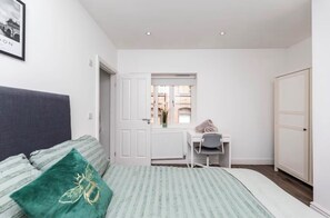 Bed sheets - Perfect 2-bedroom home near Leeds City Centre for your stay (Leeds)