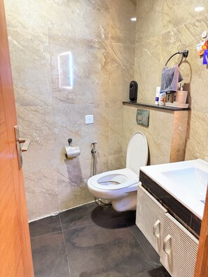 Bathroom - The Yano Retreat – Premium apartment in Noida (NOIDA)