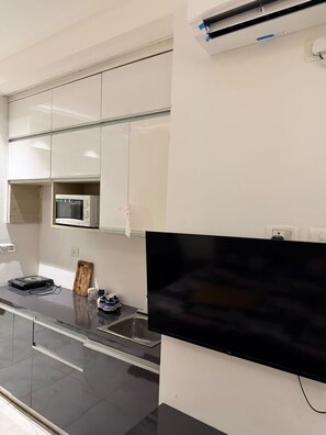 Private kitchen - The Yano Retreat – Premium apartment in Noida (NOIDA)