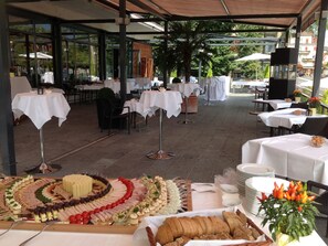 Outdoor dining - 2-Zimmer Appartement by Interhome (Interlaken)